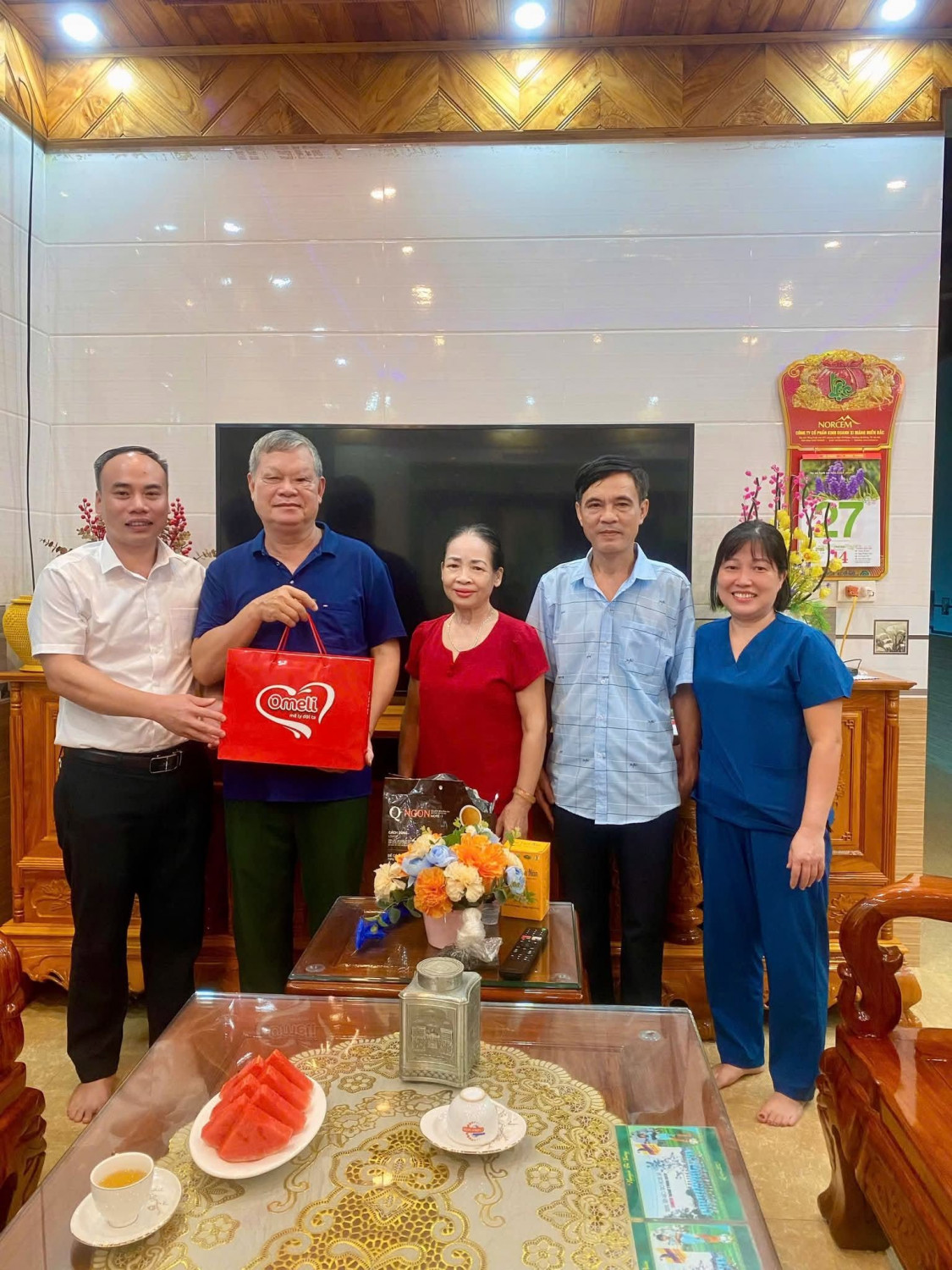 TRẠM Y TẾ XÃ CHÍ ĐÁM TỔ CHỨC THĂM HỎI, TẶNG QUÀ TRI ÂN THÂN NHÂN CÁN BỘ TRẠM Y TẾ LÀ THƯƠNG BINH, BỆNH BINH